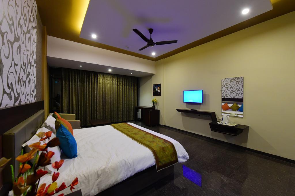 Hotel Opulence Nadiad ภายนอก รูปภาพ