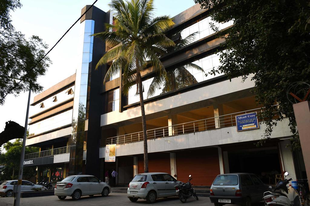 Hotel Opulence Nadiad ภายนอก รูปภาพ