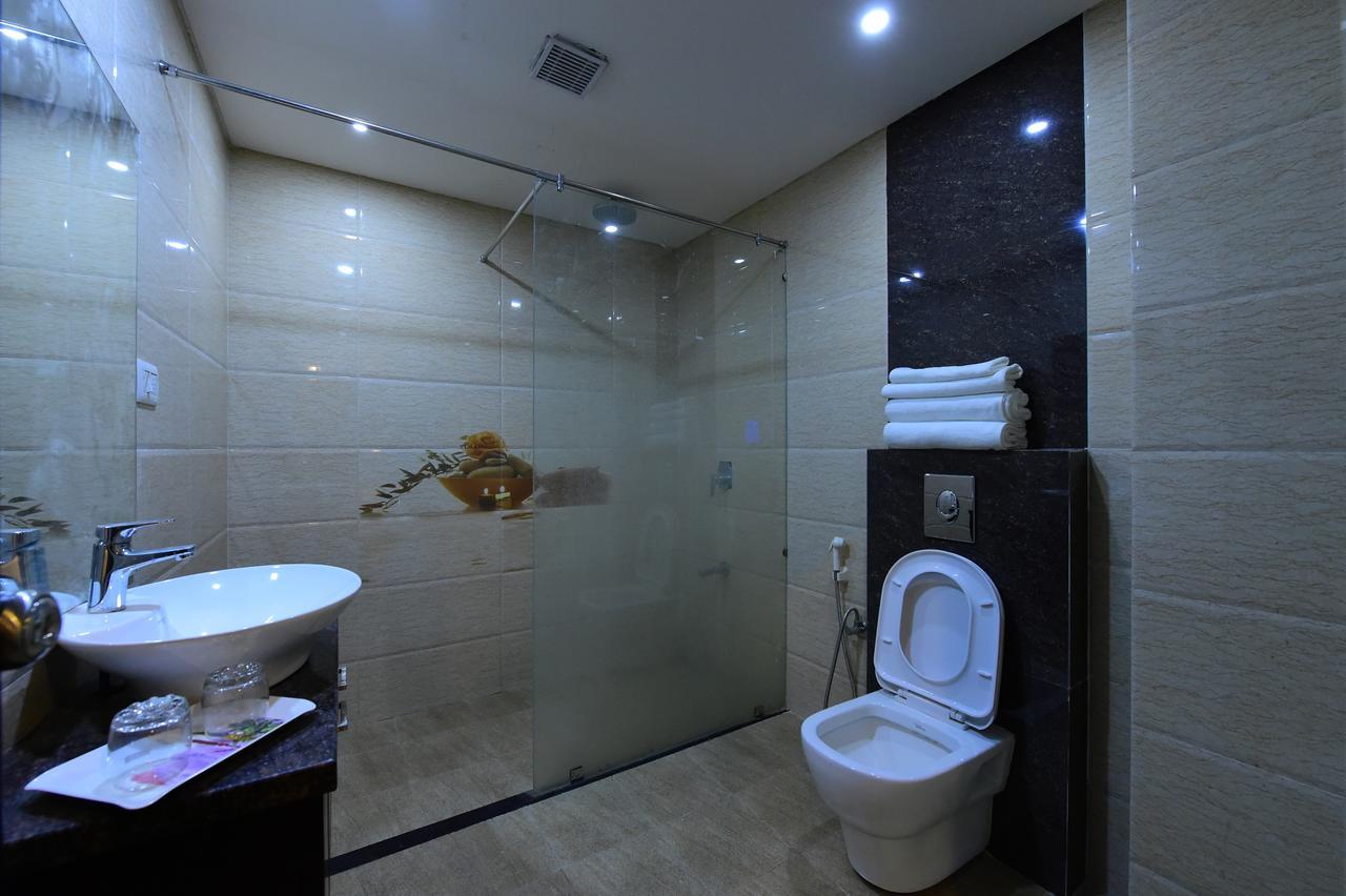 Hotel Opulence Nadiad ภายนอก รูปภาพ