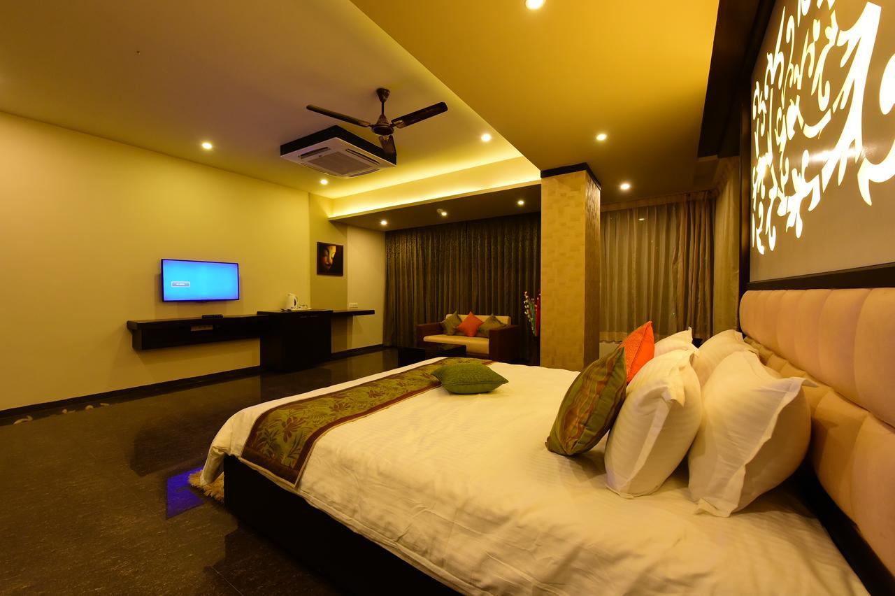 Hotel Opulence Nadiad ภายนอก รูปภาพ